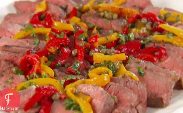 شرائح لحم الخاصرة المشوية مع الفلفل والكبر الصلصا