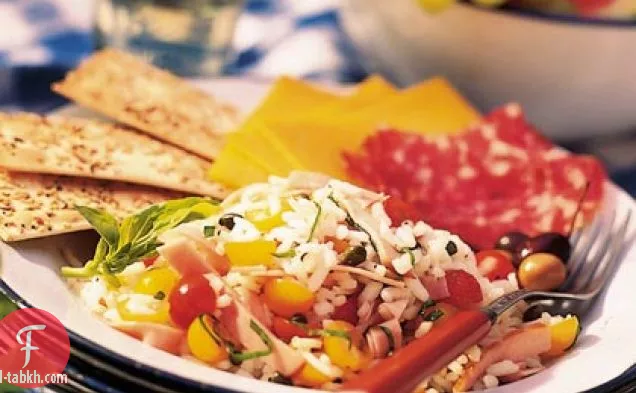 سلطة الأرز مع لحم الخنزير والطماطم