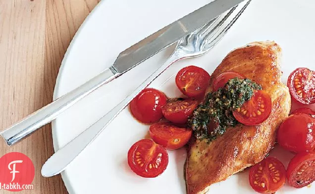 الدجاج مع صلصة الطماطم الكرز بيستو