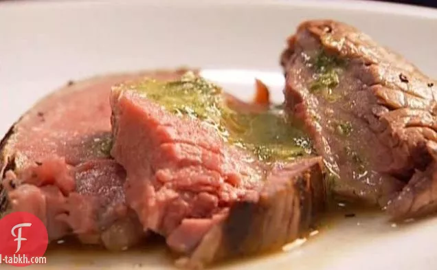 لحم خنزير جامايكي مشوي مع صلصة الموز والمانجو المحمصة