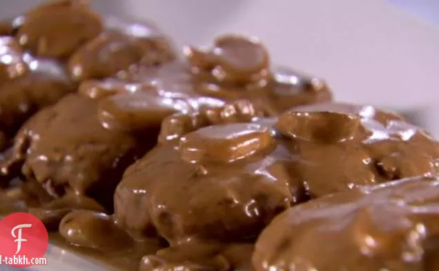 شريحة لحم سالزبوري مع مرق الفطر