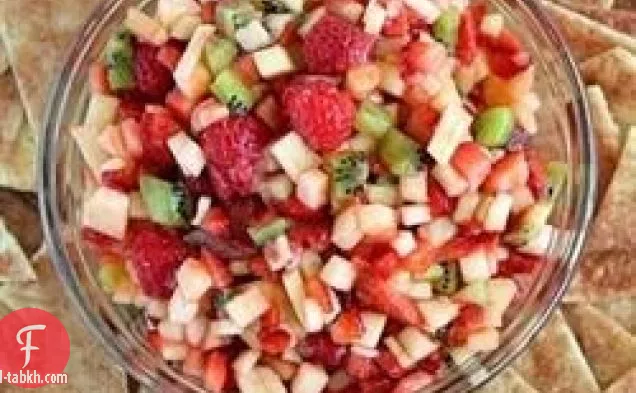 صلصة الفاكهة ورقائق القرفة