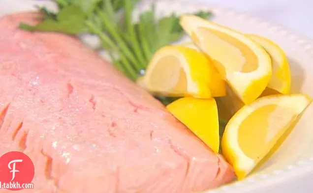 سمك السلمون المسلوق مع الليمون والنعناع تزاتزيكي