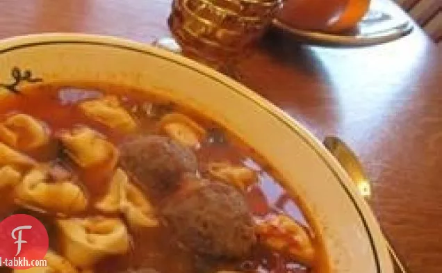 شوربة كرات اللحم والجبن الإيطالية