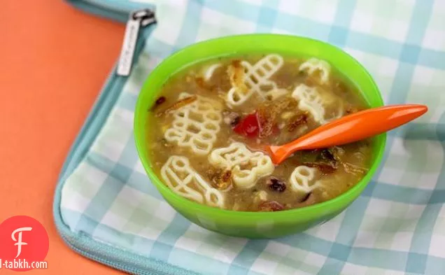 وصفة حساء المعكرونة النباتية (أفكار الغداء للأطفال)