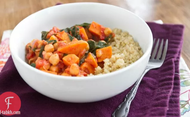 يخنة البطاطا الحلوة والحمص مع الكينوا