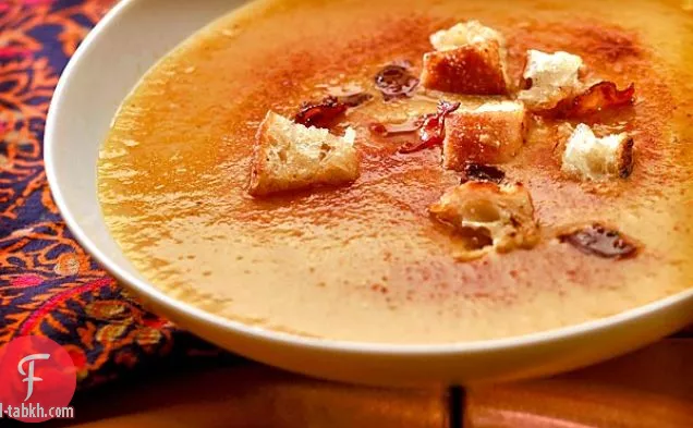 هريس الحمص مع الخبز المحمص المقرمش (كريما دي جاربانزوس كون بان