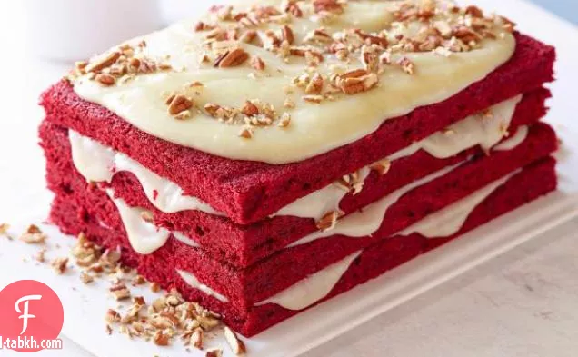 كعكة الجدة المخملية الحمراء