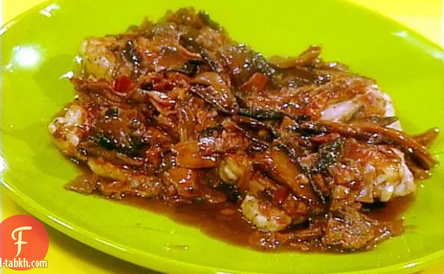 أفخاذ دجاج مشوية بإكليل الجبل وصلصة الفطر البري