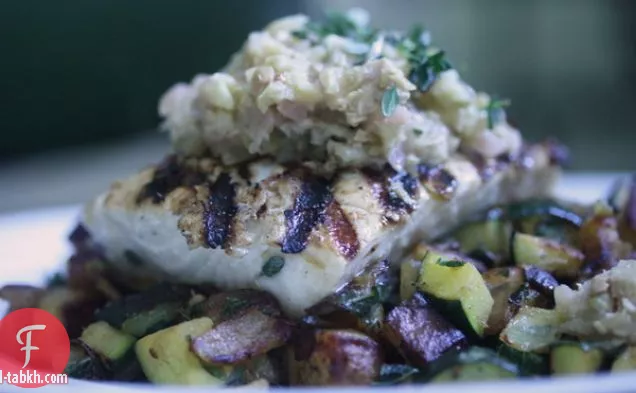 سمك الهلبوت المشوي مع الشمر والزيتون الأخضر