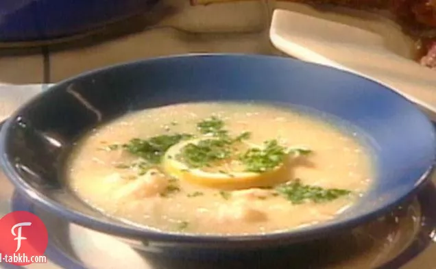 أفغوليمينو (حساء الدجاج مع صلصة البيض والليمون)