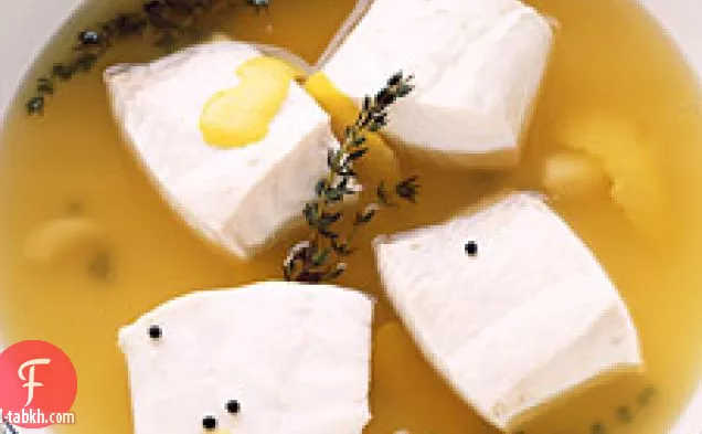 سمك الهلبوت المسلوق في مرق الليمون والزعتر