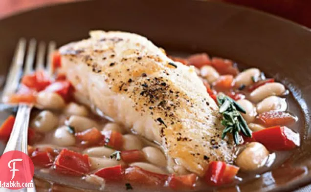 سمك الهلبوت مع الفاصوليا البيضاء في مرق الطماطم روزماري