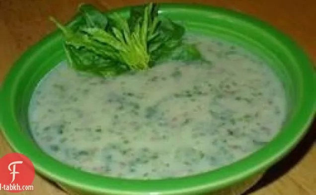 شوربة السبانخ والبطاطس وجوزة الطيب