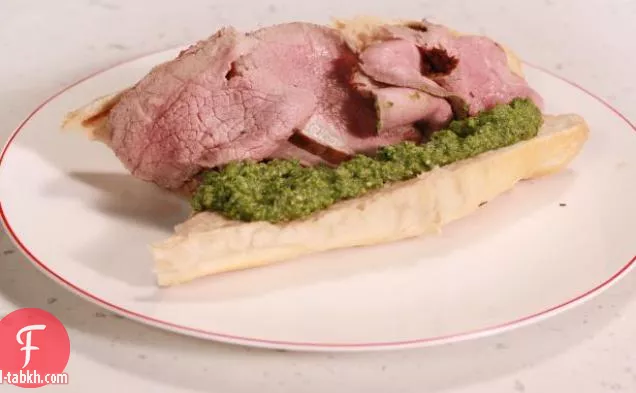 لحم بقري مشوي فرنسي مع بيستو البازلاء الخضراء