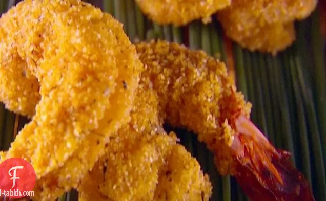 عصيدة من دقيق الذرة الروبيان بالقشور مع الخردل والمايونيز عشب