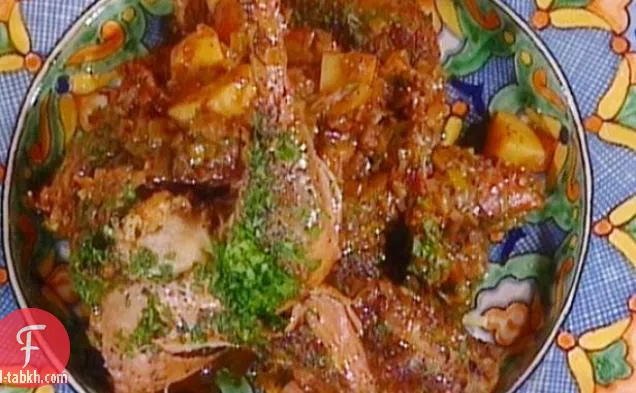 دجاجة غينيا مع النبيذ الأحمر: فراونا الفينو روسو