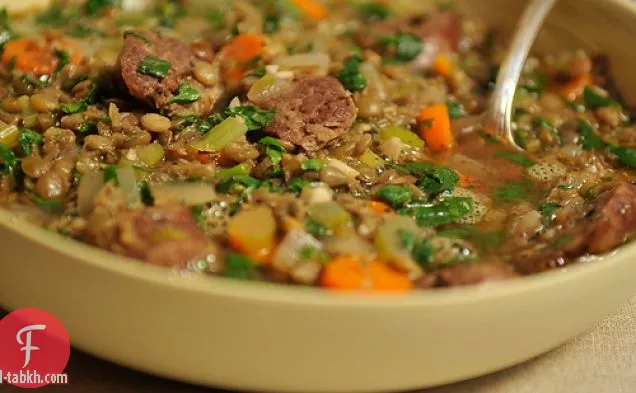 شوربة العدس والسجق ليلة شتاء باردة