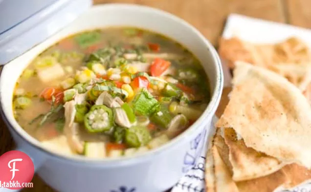 شوربة الدجاج والخضروات الصيفية