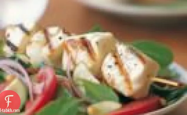 أسياخ الهلبوت مع سلطة الجرجير