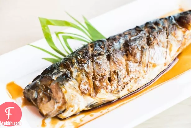 الماكريل المشوي مع السالسا الأخضر: سكومبرو يخدع السالسا