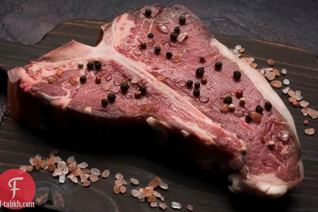 شرائح اللحم المشوية بالفلفل مع رسيستيرشاير-زبدة الثوم المعمر