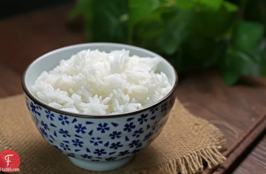 سلطة الأرز البري الكمثرى والتوت البري