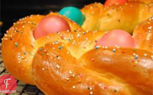 خبز بيض عيد الفصح المضفر