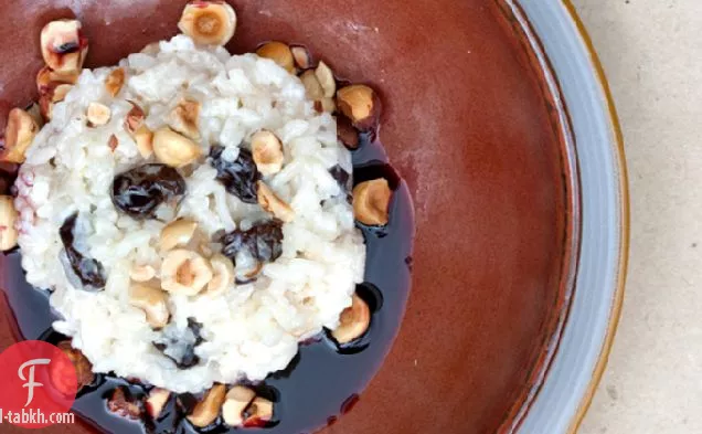 أكلة الإفطار مع الكرز وشراب بينوت نوير