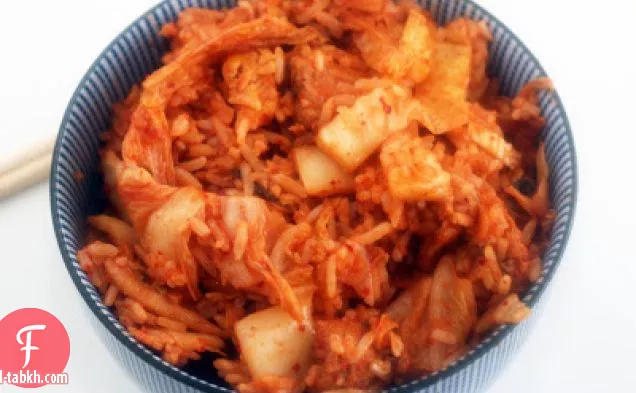 الكيمتشي الأرز المقلي مع لحم الخنزير