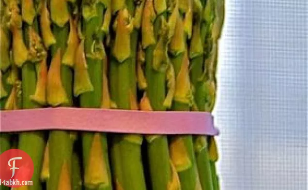 أكلة الهليون بالزبدة البنية