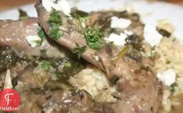 عشب والبيرة مطهو ببطء أرنب