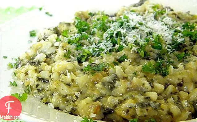 أرز مخبوز مع جبنة جودة مدخنة وسبانخ