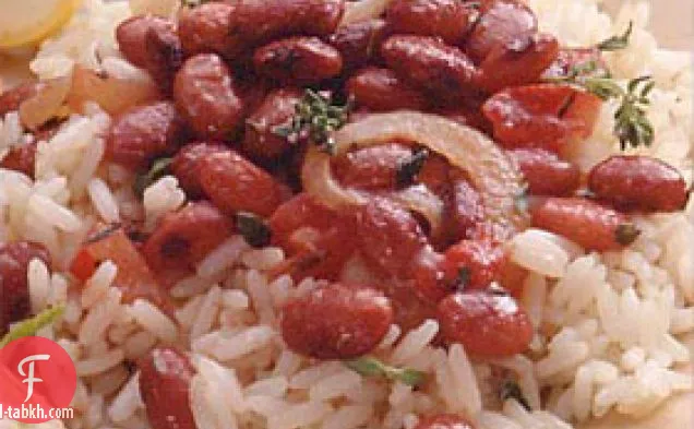 فاصوليا حمراء حارة فوق الأرز