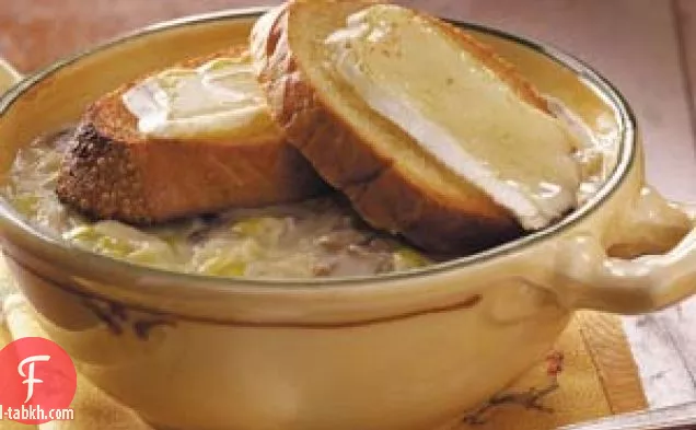 حساء الكراث مع الخبز المحمص بري