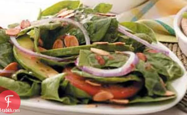 سلطة اللوز والسبانخ