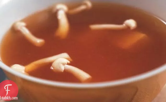 حساء ميسو مع فطر إينوكي