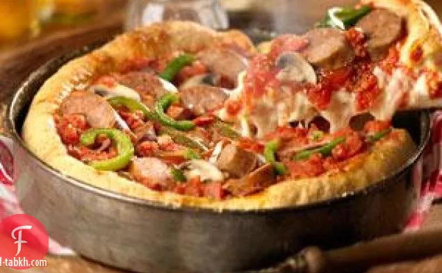الايطالية السجق طبق عميق البيتزا