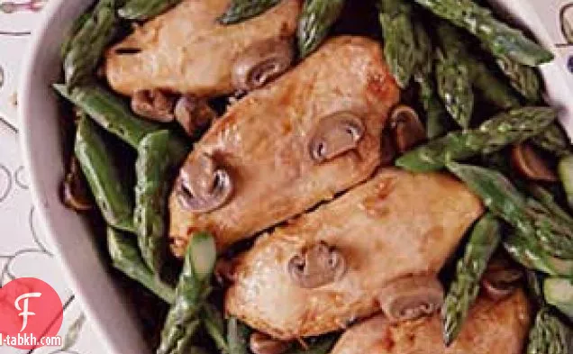 الهليون والدجاج والأرز البري طاجن