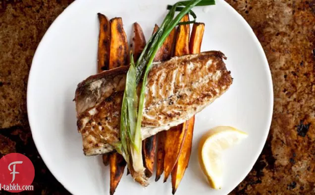 الماكريل المحمص مع البطاطا الحلوة