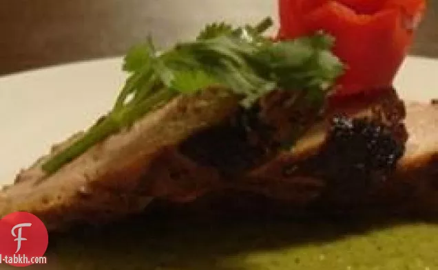 لحم الخنزير البيروفي مع صلصة الأفوكادو الفلفل الحار