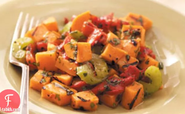 سلطة البطاطا الحلوة المشوية والفلفل الأحمر