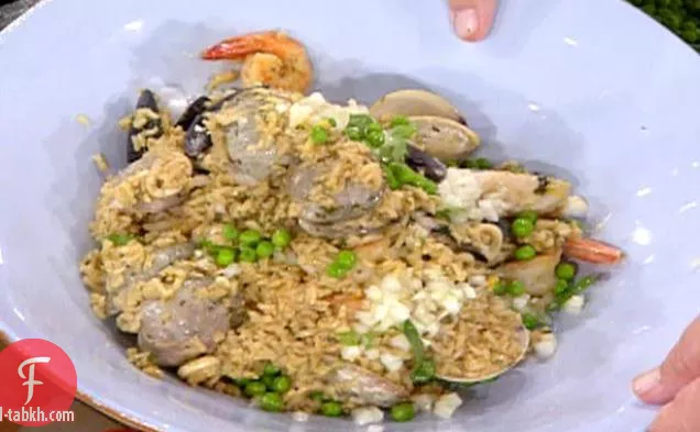 يخنة المأكولات البحرية مع الأرز والصلصة كريولا (أروز كون ماريسكوس)