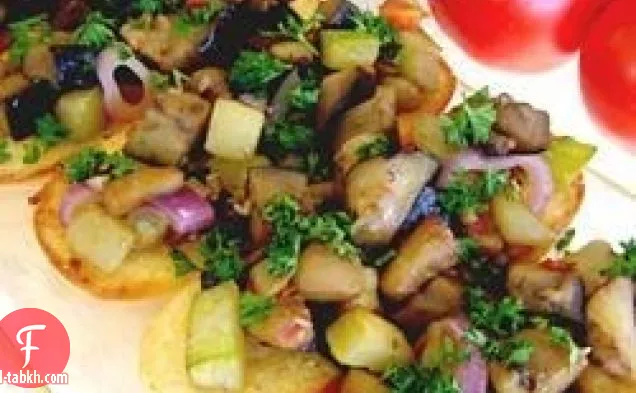 فرحة الخضروات على خبز الثوم