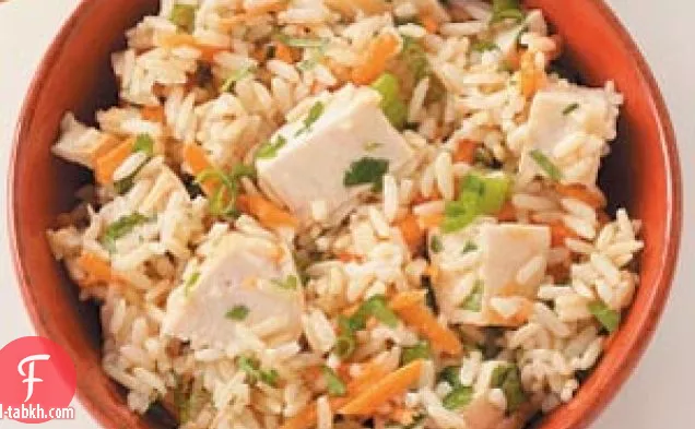سلطة دجاج الأرز البني