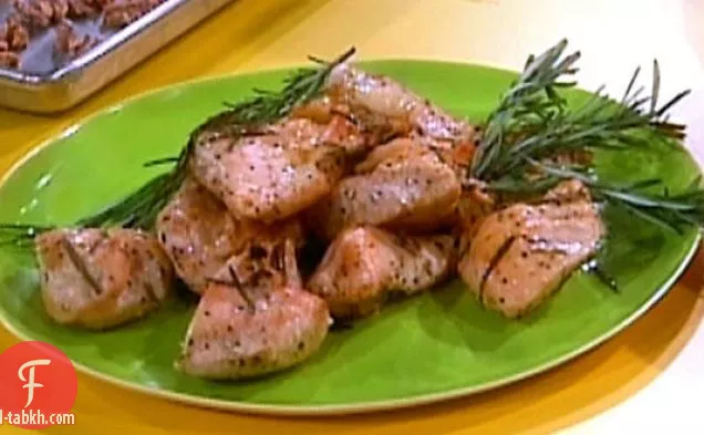 دجاج مشوي بالثوم مع إكليل الجبل والليمون