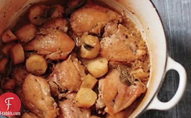 الدجاج مطهو ببطء والجزر الأبيض
