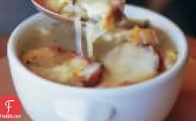 حساء البصل ريسلينج مع خبز محمص هربيد
