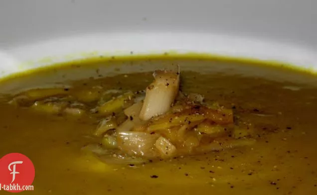 شوربة الاسكواش بالكاري مع حليب جوز الهند والزنجبيل-مطهو ببطء