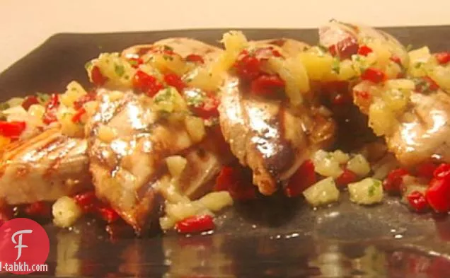صدر دجاج مشوي بالزبادي مع صلصة الفلفل الأحمر المحمص والأناناس